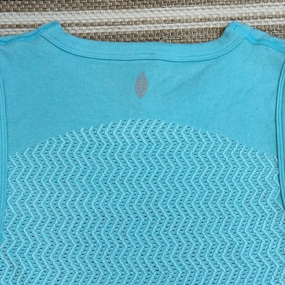 Free People Movement Free Throw‎ Textured Muscle Tank Cropped Bright Cyan Sz M/L - Picture 6 of 10